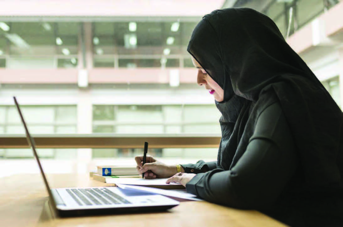 مجلة التنمية الإدارية أصبحت عنصرا فاعلا في عملية التنمية يسهم في صناعة اقتصاد مزدهر تمكين المرأة السعودية من المناصب القيادية فرص وتحديات